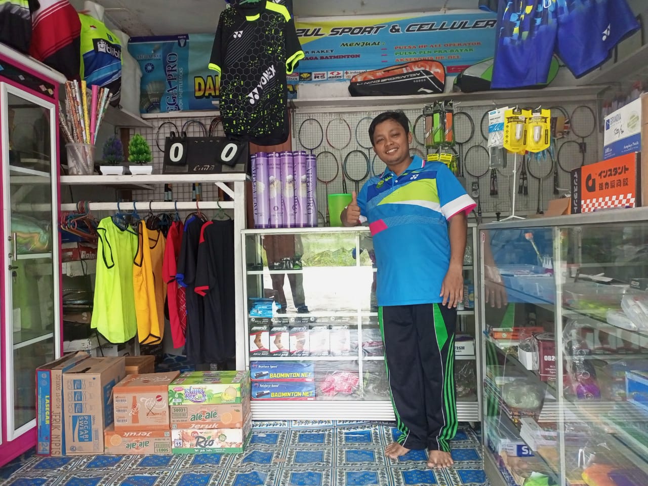 20230130 Zul Efendi (34) warga Desa Pelangas, Kecamatan Simpang Teritip, Kabupaten Bangka Barat menjalankan usaha toko olahraga.
