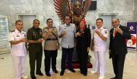 CEO & Founder Rabbani Tour, Dr Hj Masrura Ram Idjal SE, MBA, MSc (Berhijab Merah-red)