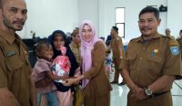Dinas Kesehatan (Dinkes) Kabupaten Bangka Barat (Babar) menyalurkan bantuan kepada anak-anak di Kecamatan Simpangteritip.