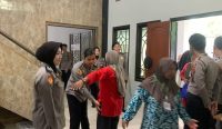 Polres Babar Kerahkan Personel Amankan Proses Sortir Lipat Surat Suara