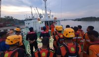 ABK asal Ukraina Alami Sakit di Selat Karimata, Tim SAR Babel Lakukan Evakuasi