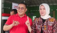 Riza Herdavid dan Istri Nyoblos di TPS 02 Desa Airbara