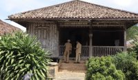 Rumah tua yang berada di Ranggung direkomendasikan sebagai Rumah Adat Daerah Bangka Selatan. Foto istimewa