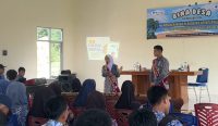 Siswi SMAN 1 Payung Jadi Narasumber Program Bina Desa di Pasir Putih