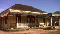 Di Teras Gedung Bersejarah, 22 Tahun Kemudian