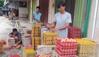 Pasca Nataru, Permintaan Telur Ayam di Pasar Mentok Meningkat