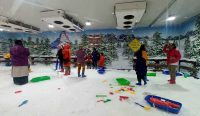 Serunya Bermain Salju Frozenland di Transmart Pangkalpinang