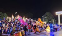 Pertunjukan Barongsai Meriahkan Malam Imlek di Alun-alun Toboali
