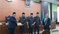 Hadir Perdana di Paripurna DPRD Bateng, Wabup Efrianda Sampaikan 3 Raperda