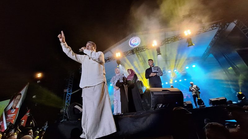 Kawasan Sport Center Pecah! Ribuan Warga Bangka Selatan Berselawat Bersama Haddad Alwi