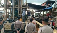 Tim Gabungan Kepolisian Bersama POM TNI AD dan AL Tertibkan Tambang Ilegal di Laut Sukadamai