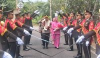 Upacara Pedang Pora Sambut Kapolres Bangka Selatan yang Baru