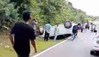 Honda Jazz Pecah Ban Lalu Tabrak Jupiter MX di Jalan Desa Tiang Tara