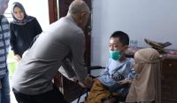 Kapolda Babel Jenguk Anak Personel yang Sakit