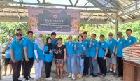 PPTK Alumni SMKN 1 Sungailiat Berbagi Kasih di Idulfitri, Serahkan Ratusan Paket Sembako ke Warga Bangka