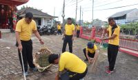 Bakti Religi Sambut HUT Bhayangkara, Polres Bersihkan 11 Rumah Ibadah di Bangka Selatan