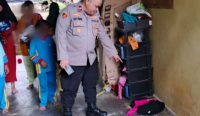 Geger! Warga Desa Paku Temukan Bayi Perempuan di Teras Rumah, Tali Pusar Menempel!