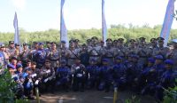 Polres Bangka Tengah Gelar Tabur Bunga di Dermaga Penyeberangan Desa Kurau