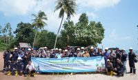 PT Timah Kolaborasi dengan Karang Taruna Desa Rajik Tanam Ribuan Mangrove di Pantai Batu Bedaun