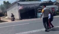Kapolres Basel Mendadak Turun dari Mobil Dinas, Ternyata Bantu Anak SD Seberangi Jalan