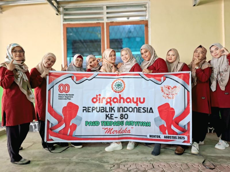 Keceriaan dan semangat nasionalisme mewarnai halaman PAUD Terpadu Aisyiyah Mentok ada perayaan HUT ke-80 RI, Kamis (21/8/2025)