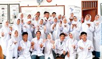 Tawa Cerita Bersama sang Guru di Laboratorium Biologi
