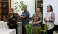 Gelar Pelatihan Untuk Petani Kakao, UBB Serahkan Bantuan Bibit, Pupuk dan Alat Pengolahan Cokelat