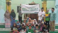 YAKESMA dan Ponpes Quran Cahaya Serahkan 60 Mushaf Al-Qur’an di Dusun Melesat