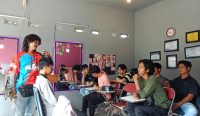 Dibuka Gratis, 15 Peserta Ikut Latihan Pangkas Rambut di D'rey Hair Cut