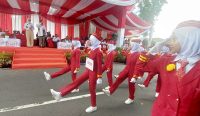 Lepas Peserta Pawai HUT ke-80 RI, Gubenur Hidayat Arsani Ingatkan Masyarakat Jaga Kondusifitas