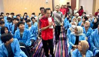 Puluhan Anak Muda Babel Terbantu Bisa Kuliah Berkat Perjuangan Rudianto Tjen