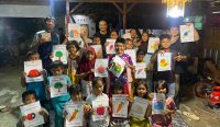"Ngamper" Buku dan Mewarnai ala Anak-Anak di Pulau Lepar