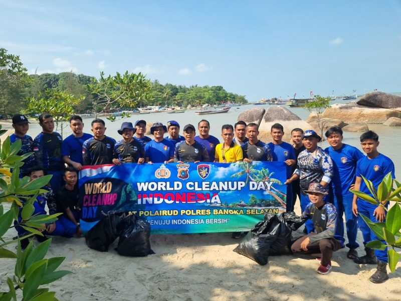 Polres Basel Gelar Jumat Berkah dan Aksi Bersih Pantai Kelisut