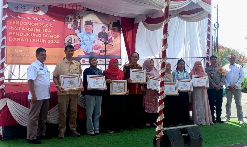 Pemkot Apresiasi PMI Pangkalpinang Beri Penghargaan Kepada Instansi dan Pendonor Aktif