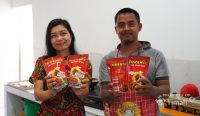 Nia Sukses Kembangkan Camilan Kulit Ayam Tukenia berkat Dukungan PT Timah