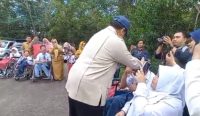 Tiba di Pangkalpinang, Prabowo Mendadak Hentikan Mobil Dinas, Temui Para Siswa Disabilitas