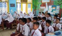 Strategi Penanaman Nilai dan Karakter Pendidikan Melalui Ranah Sekolah