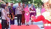 Tarian Sekapur Sirih hingga Pedang Pora Sambut Kedatangan Irjen Pol Viktor T. Sihombing di Mapolda Babel