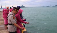 Kapolres Basel Pimpin Tabur Bunga HUT ke-75 Polairud di Pelabuhan Sadai