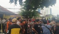 LSM dan Ormas Bersitegang dengan Batara Cs, Minta Batara Tidak Ngamen di Halaman PN Pangkalpinang