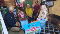 Wabup Debby Serahkan Bantuan ATENSI untuk Lansia dan Disabilitas