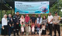 Dukung Penanganan Stunting, PT Timah Serahkan Puluhan Paket Makanan Tambahan untuk Warga Teluk Uma