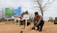 Polres Babar Kembali Tanam 200 Pohon Jambu Mete di Lahan Eks Tambang Belo Laut
