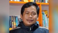 Kampung literasi adalah "batu bata" yang menyusun fondasi kabupaten literasi, di mana setiap kampung yang aktif menjadi pusat literasi akan berkontribusi pada terwujudnya kabupaten yang literat secara menyeluruh.