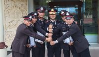 Dedikasi dan Loyalitas Lima Personel Polres Babar Diganjar Penghargaan