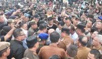 Batara Cs Unjuk Rasa di Kantor Gubernur Babel, Ini 4 Tuntutannya