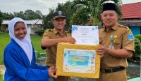 Kisah Ketulusan dan Pengabdian Robi Pibra: Pengajar SMAN 1 Simba Dinobatkan sebagai Guru Dedikatif