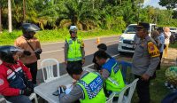 50 Pengendara Dapat Teguran pada OKM di Jalan Raya Desa Gadung