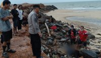 Geger! Sesosok Mayat Ditemukan di Pesisir Pantai Sebagin