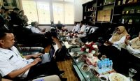 Ketua DPRD Provinsi Kepulauan Bangka Belitung (Babel) bersama Dinas Pendidikan Babel dan beberapa kepala sekolah SMA/SMK membahas